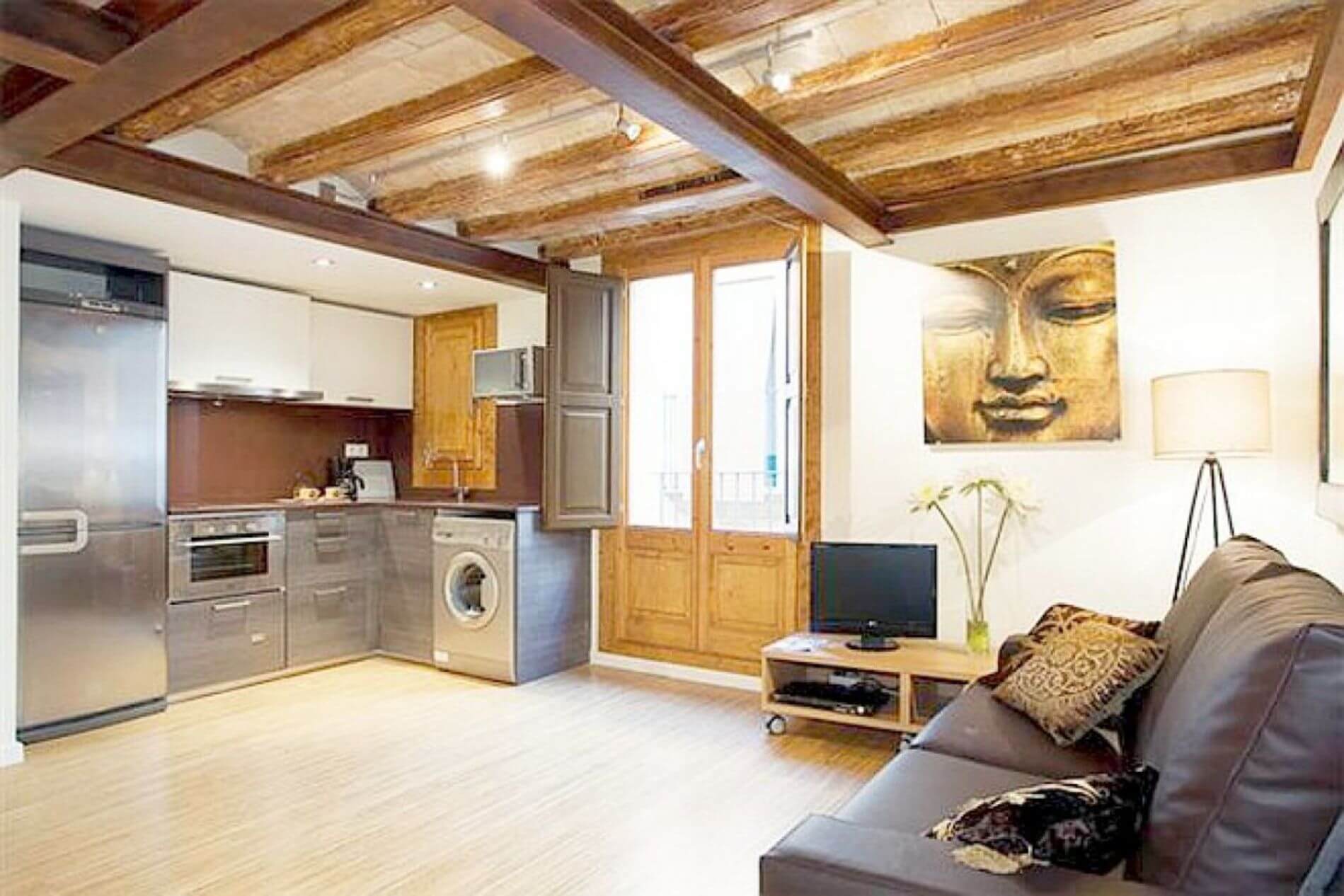 Fully furnished property rental near La Rambla, Barcelona