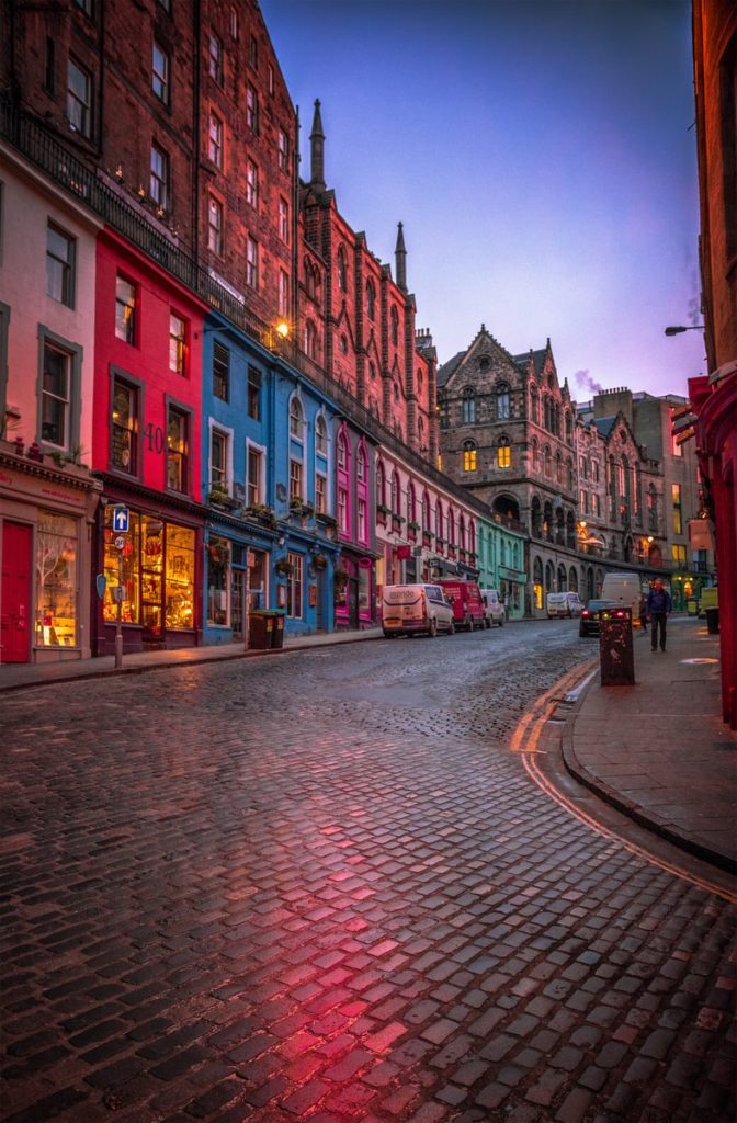 Neighborhoods to live in Edinburgh- Victoria Street