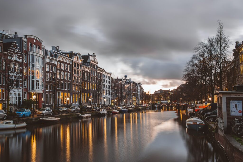 Expat life in Amsterdam: Advantages and disadvantages