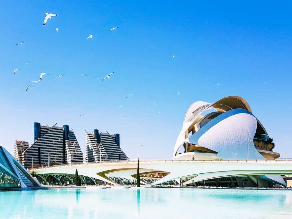 Advantages and disadvantages of living in Valencia