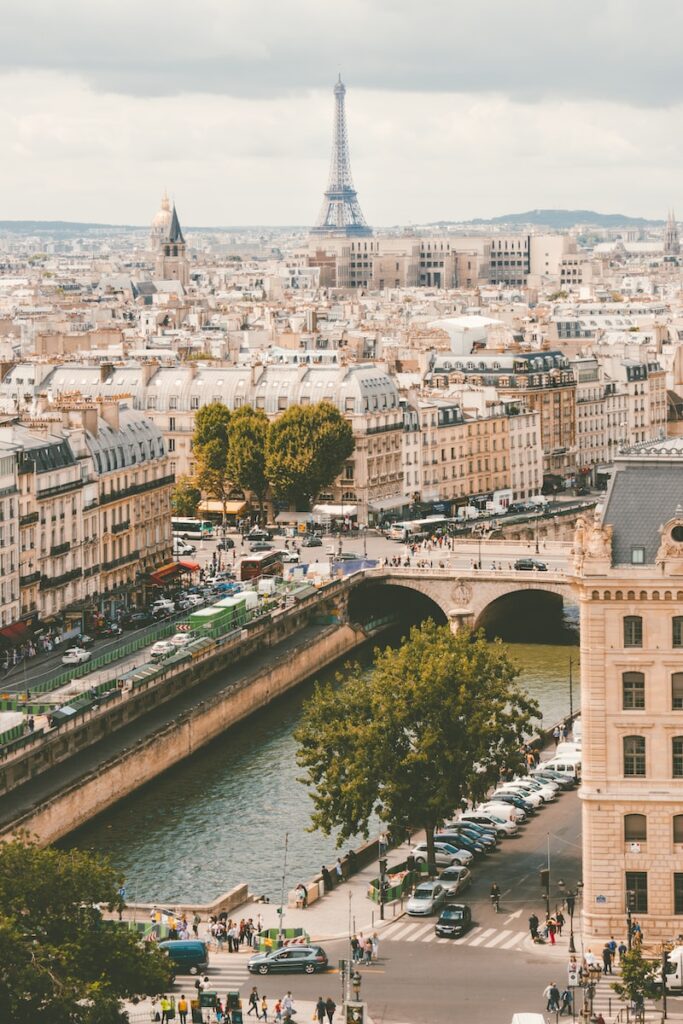 Pros and Cons of Being an Expat in Paris